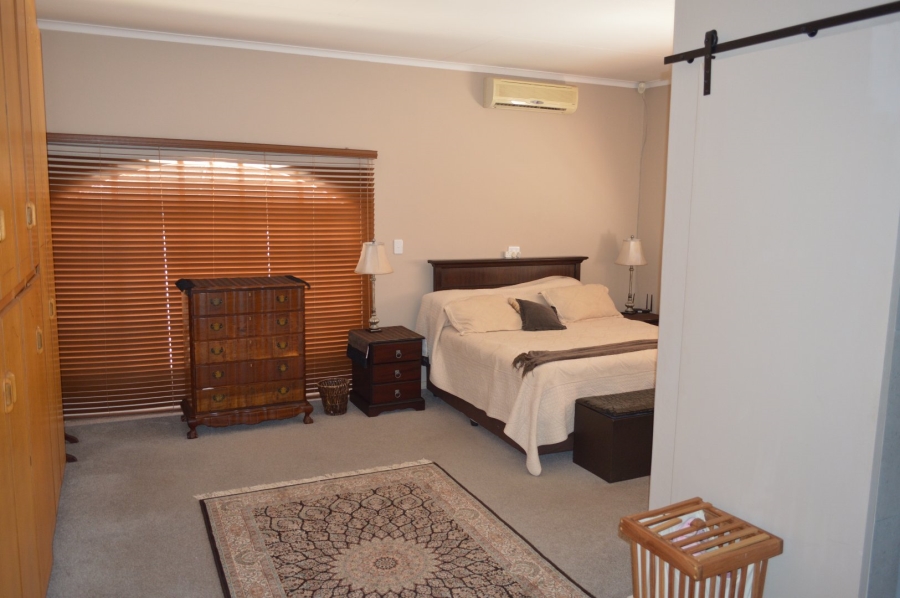 5 Bedroom Property for Sale in Wilkoppies North West